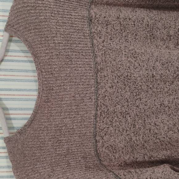 Onque Casual  Women's Knit Sweater in Heather Pink And Dark Grey - Picture 7 of 8